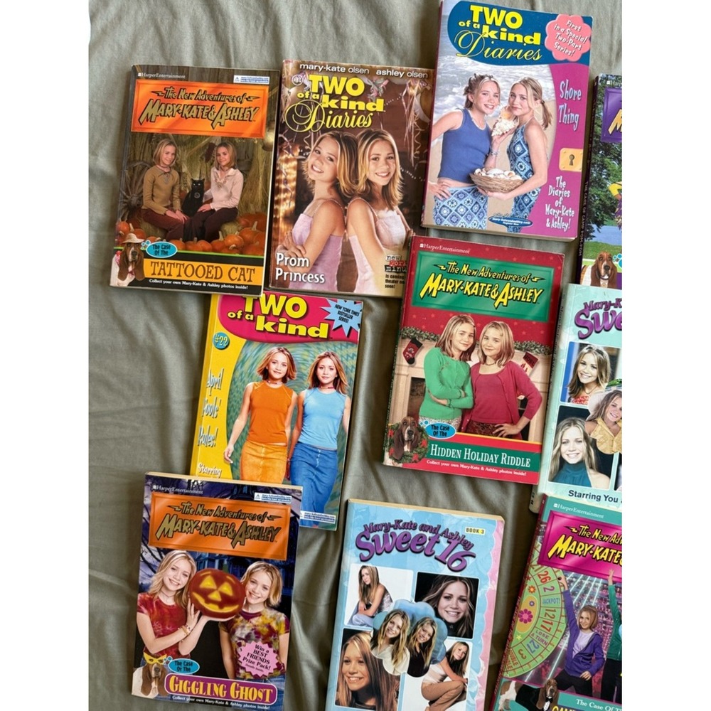 Mary-Kate & Ashley Olsen Book Lot 11 Bundle 90s 2000s Two of a Kind Sweet 16 - Picture 2 of 3